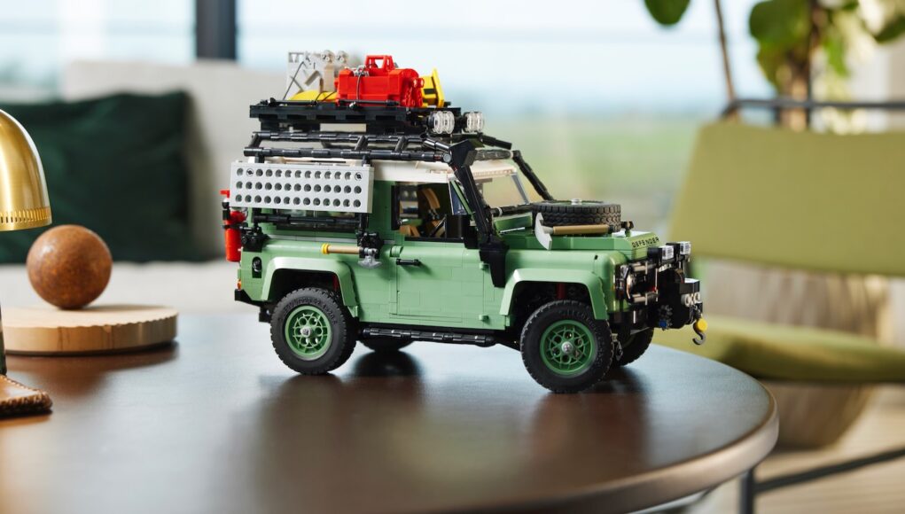 Lego Classic Land Rover Defender 90