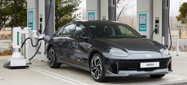 Hyundai automatic charging robot