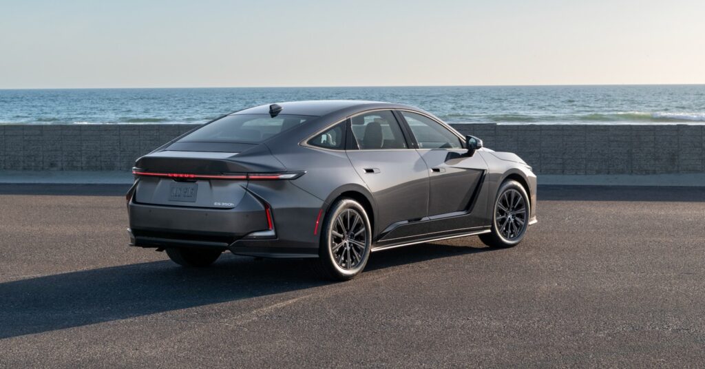 2026 Lexus ES 350h Review
