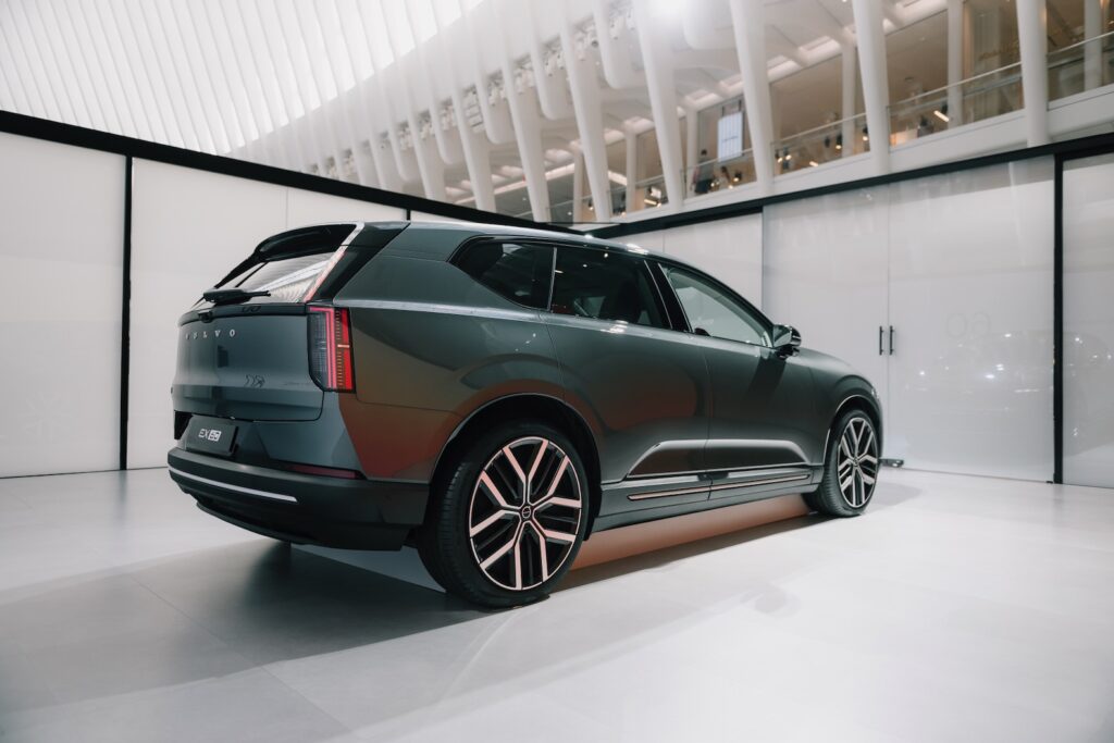 2027 Volvo EX60